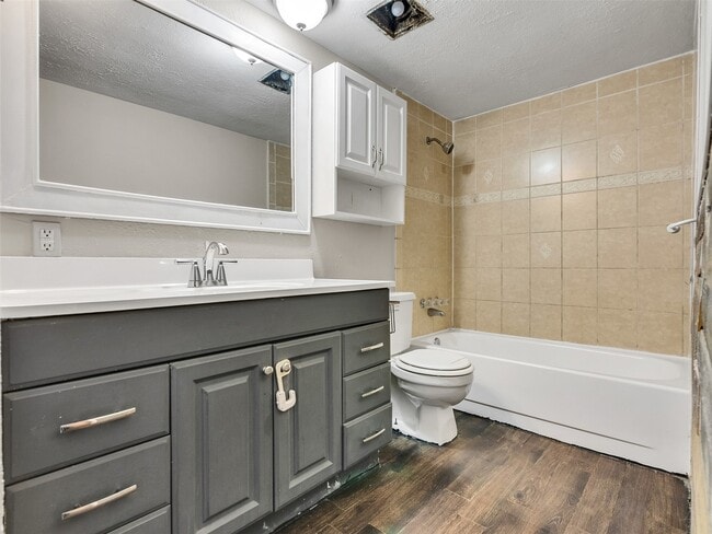 Building Photo - 17323 Glenpatti Dr