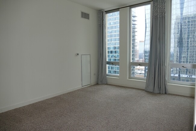 Building Photo - 1400 S Michigan Ave