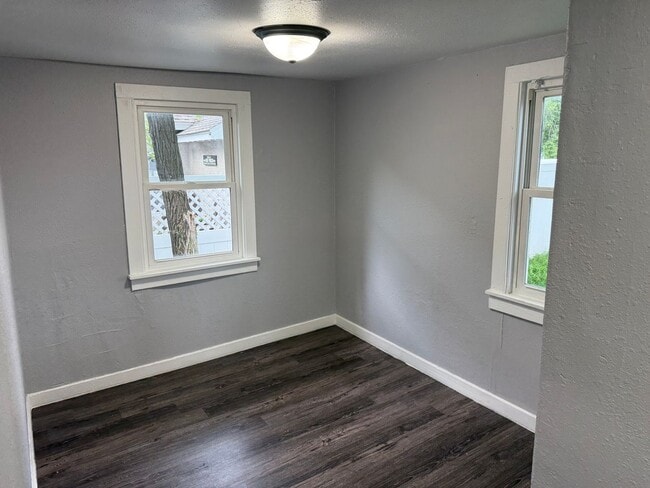 Building Photo - Southside 2 bedroom home