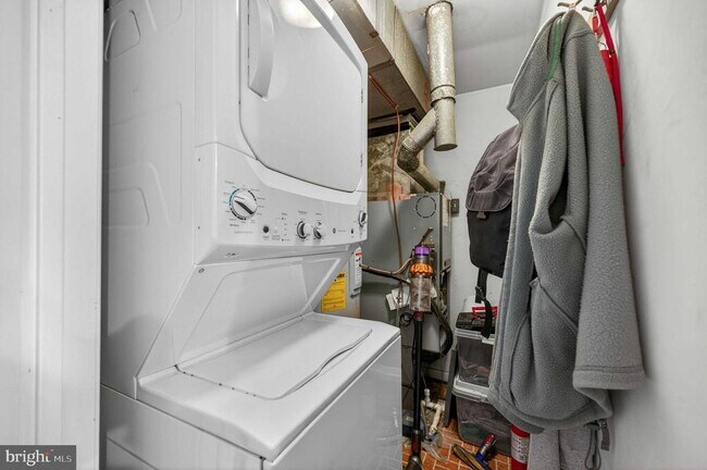 Building Photo - 921 Oronoco St