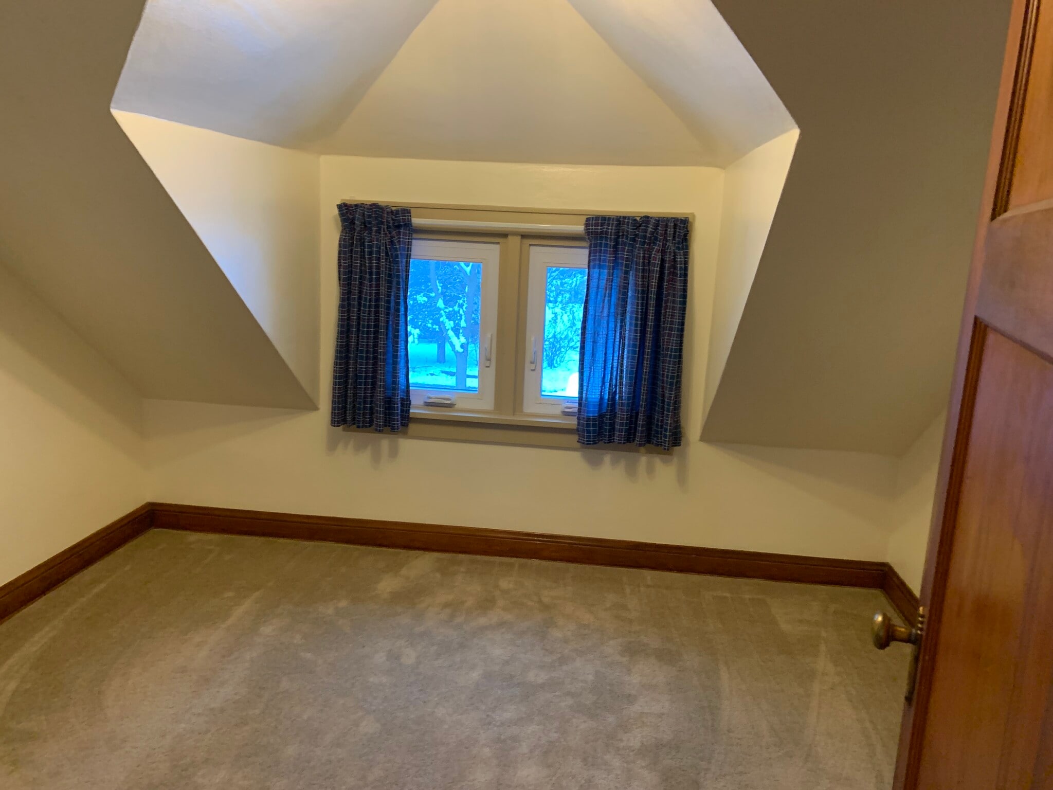 Second floor bedroom. - 6830 Kinsman St