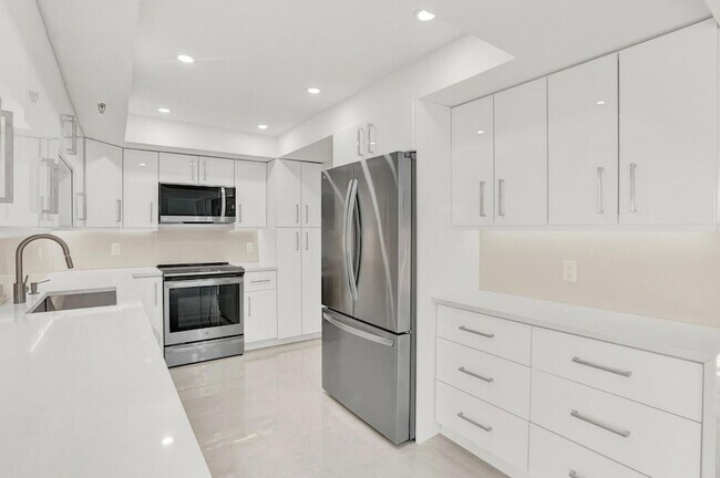 Building Photo - 2697 N Ocean Blvd