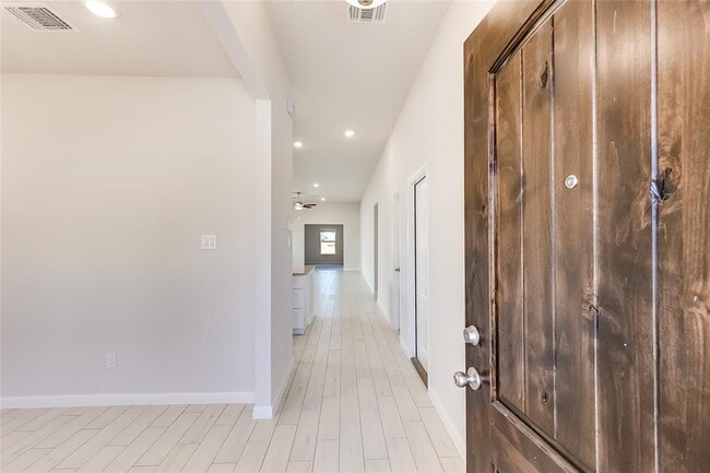 Building Photo - 125 Comet Pointe Dr