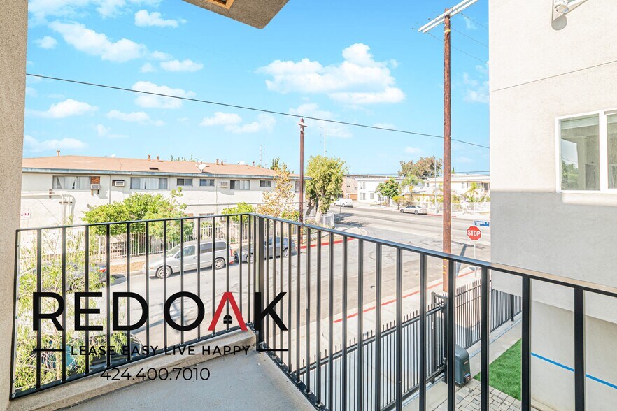 Building Photo - 11952 Vanowen St