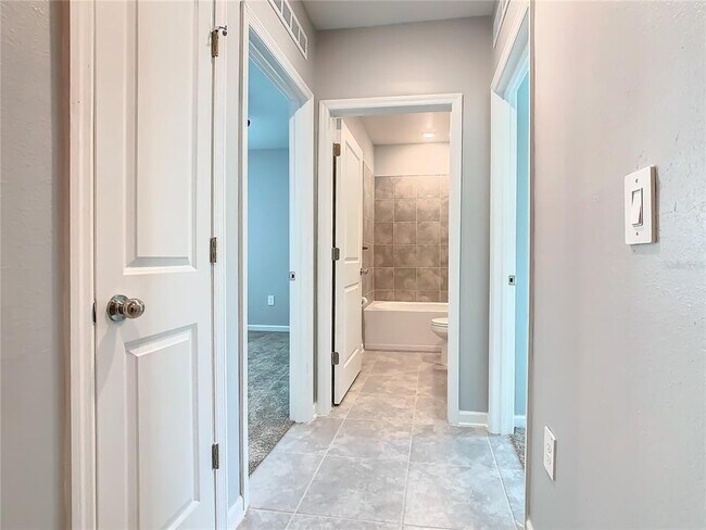 Building Photo - 1033 Holden Wy