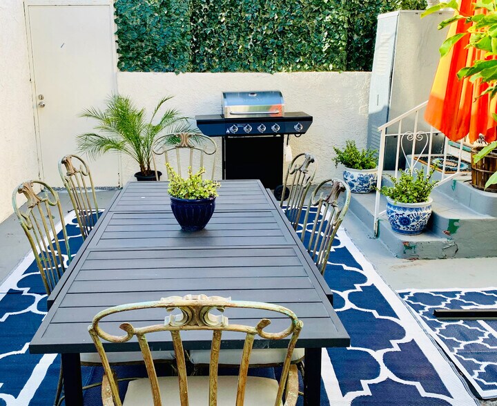 Building Photo - 9101 La Salle Ave