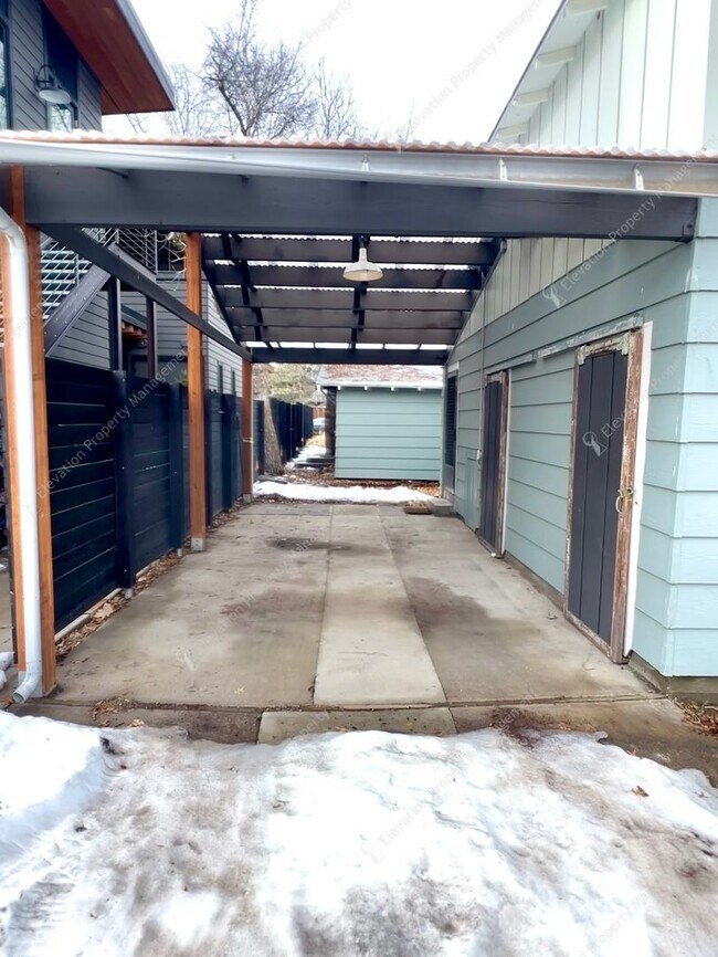 Building Photo - *Unfurnished* Charming, updated and walkable west side 3 BR + den/office