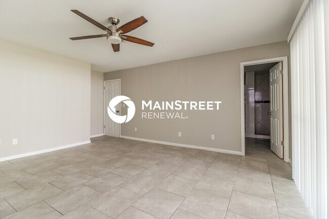 Building Photo - 4 Bedroom Pet-Friendly Home in Valrico, FL...