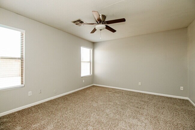 Building Photo - 5338 E Florian Ave