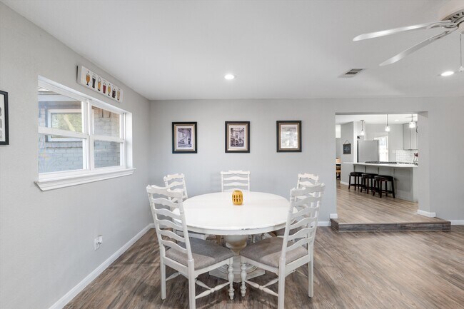 Building Photo - 2753 Larkspur Ln