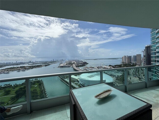 Building Photo - 900 Biscayne Blvd