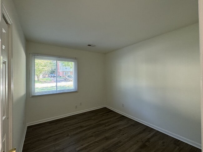 Building Photo - Beautiful ranch style home with 4 bedrooms...