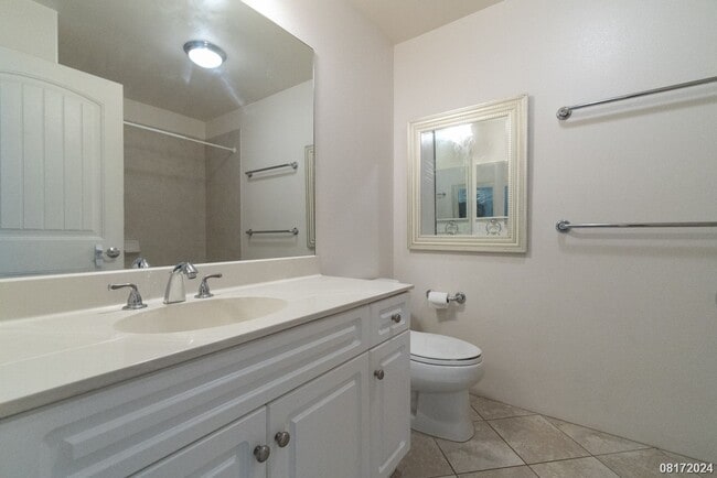 Building Photo - LARGE and SPACIOUS 3bd/3ba/2pkg (SEA COUNTRY) $3900