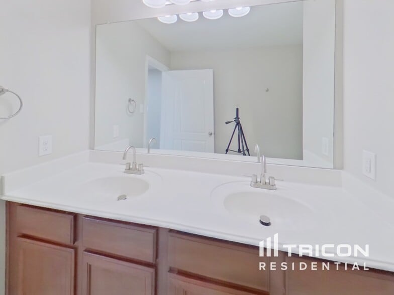 Building Photo - 6173 Chalk Hollow Dr