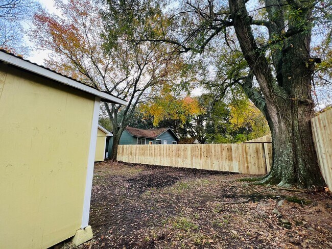 Building Photo - 3993 Lynn St