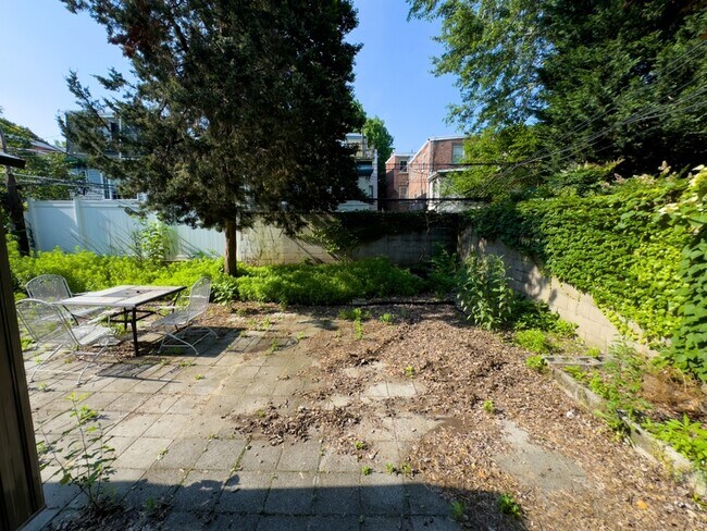 Building Photo - 2038 Wallace St