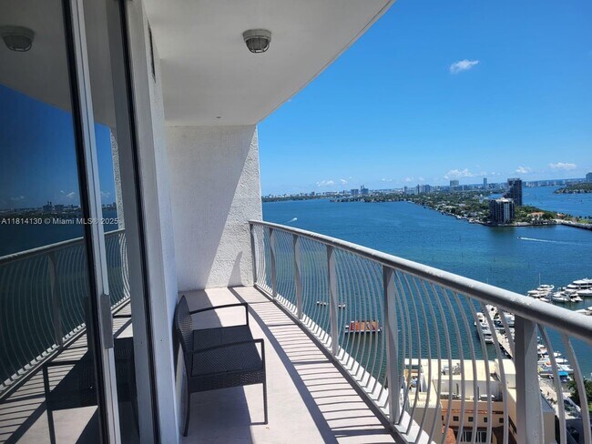 Primary Photo - 1750 N Bayshore Dr