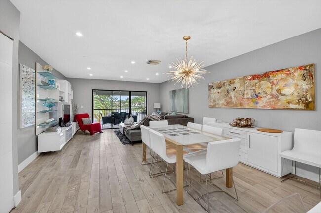 Building Photo - 9299 Vista Del Lago