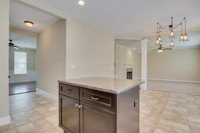 Building Photo - Canterbury Farms - 4 Bed 2.5 Bath