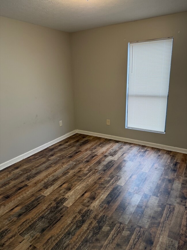 Building Photo - 270 Tampa Dr