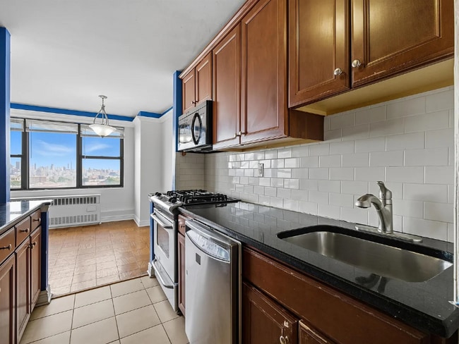 Building Photo - 500 Central Ave