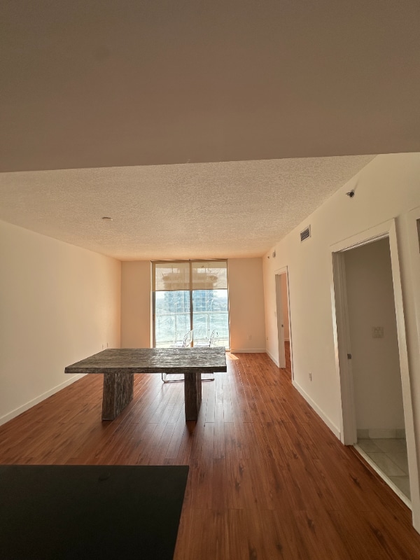 Building Photo - 1060 Brickell Ave