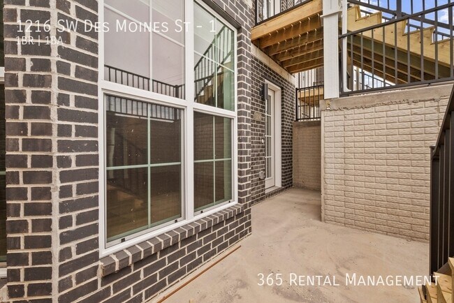 Building Photo - 1216 SW Des Moines St
