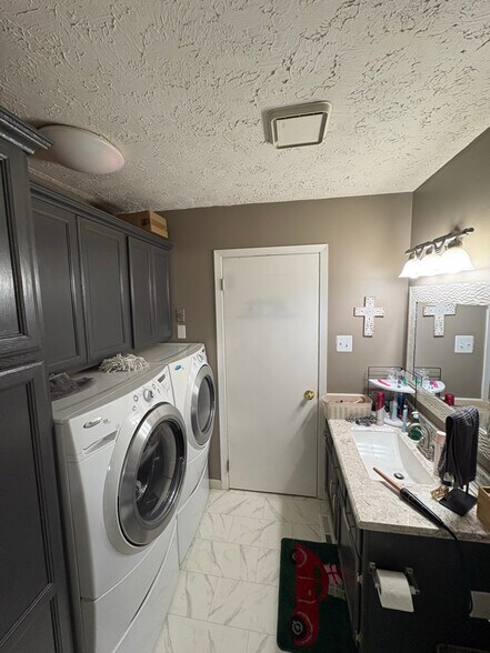 Building Photo - 1732 Woodpointe Dr