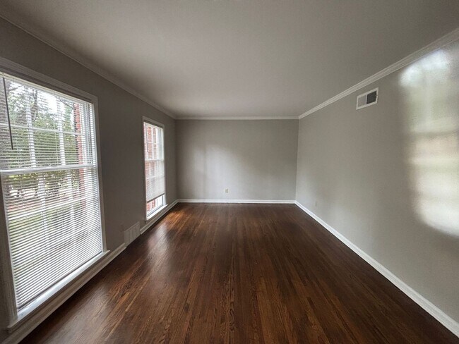 Building Photo - 2879 Bannockburn Rd