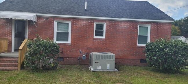 Building Photo - 2 Bedroom 1 Bath
