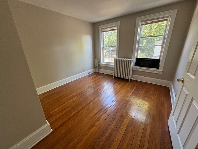 Building Photo - 322 W State St