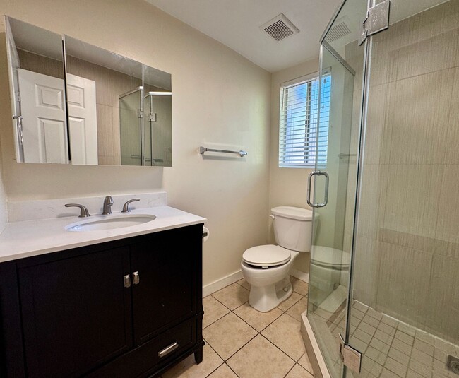 Building Photo - OAKVILLA