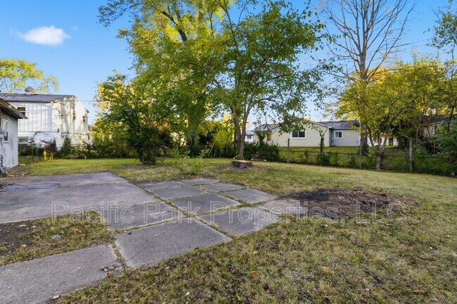 Building Photo - 3939 Esquire Pl