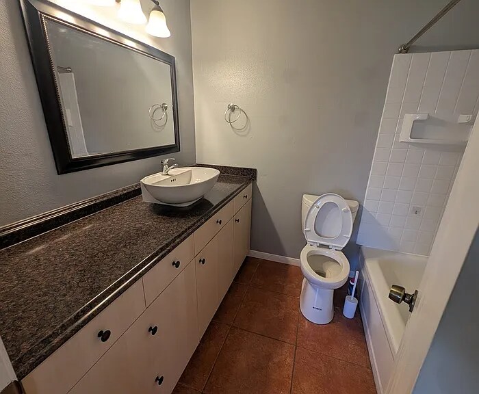 Building Photo - 23107 Summergate Dr