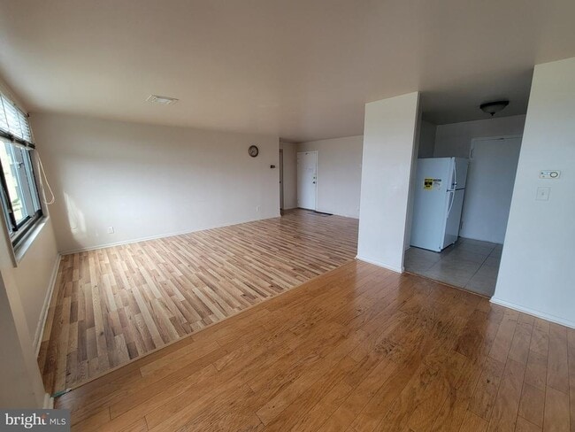 Building Photo - 3450 Toledo Terrace