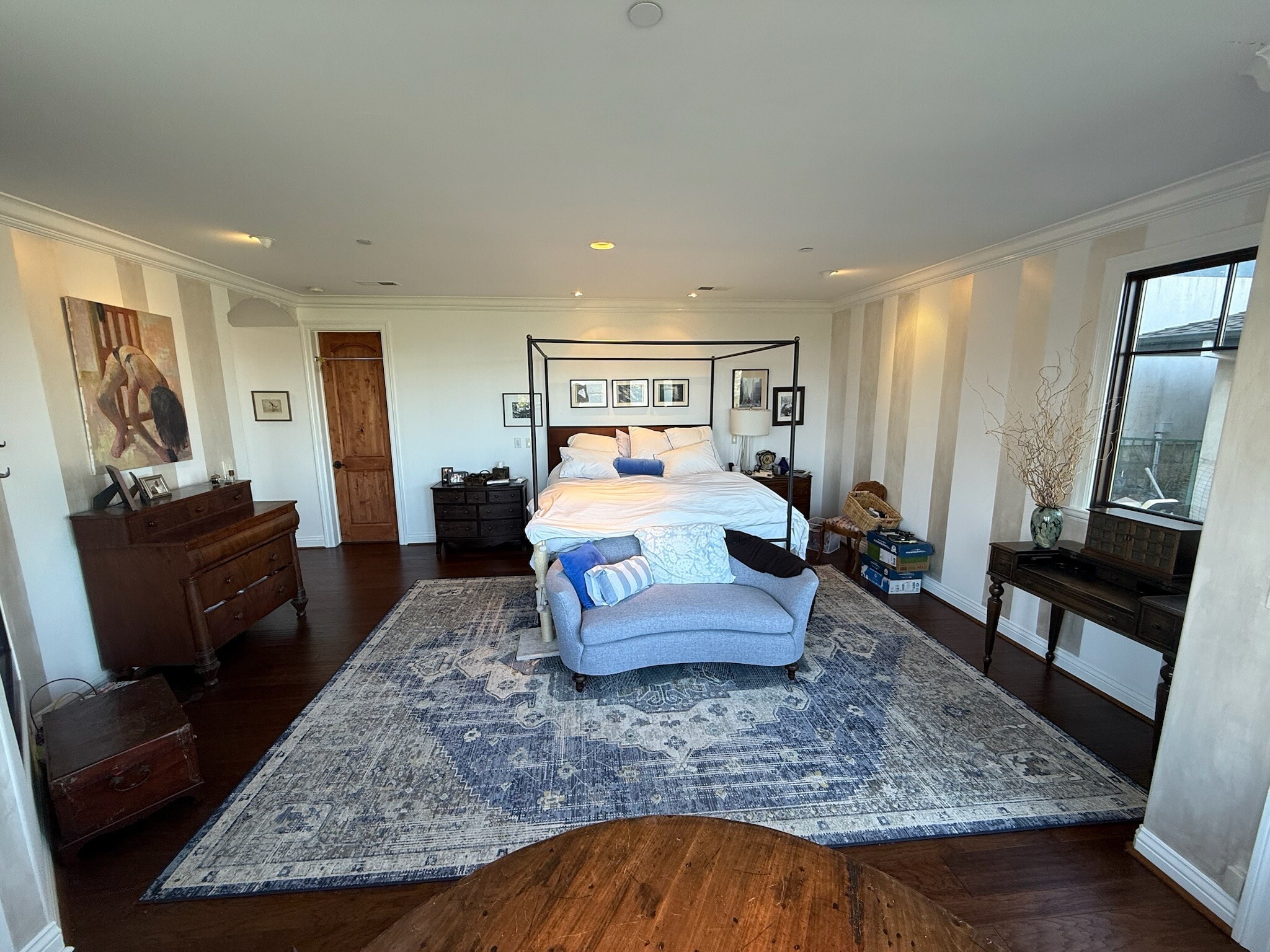 Primary suite- King size bed - 115 Inez Pl