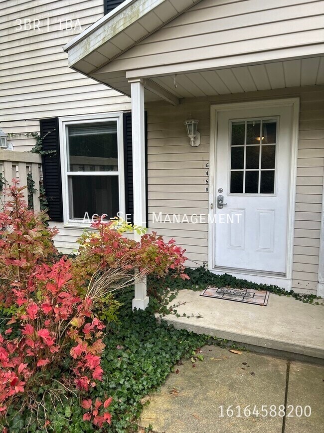 Building Photo - 6450 Bella Vista Dr NE