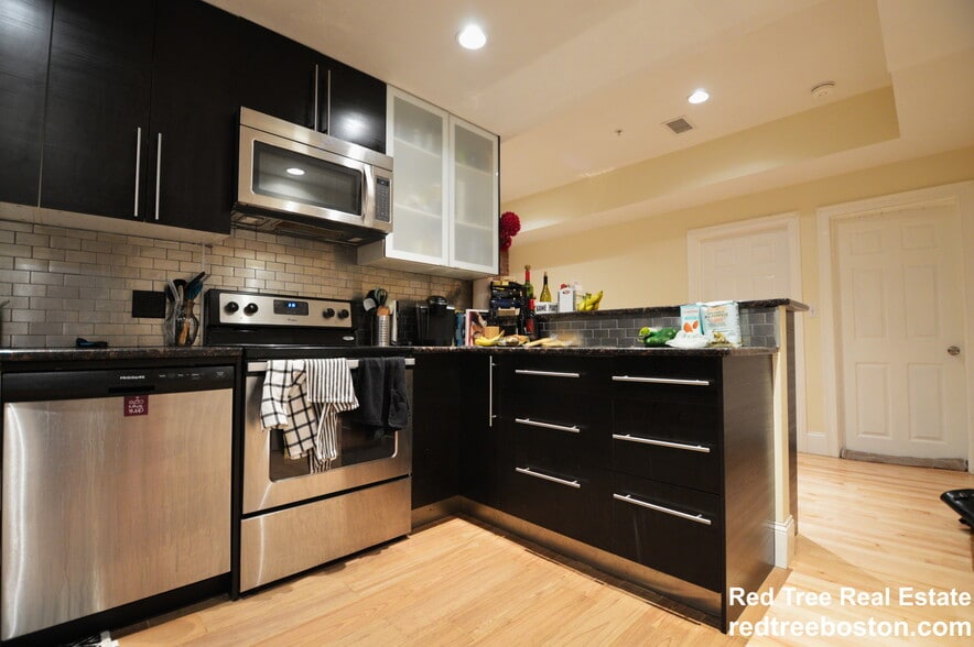 Building Photo - 1199 Beacon St