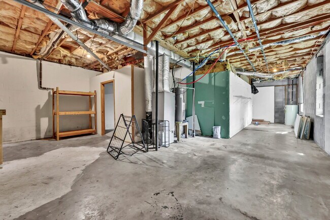 Building Photo - Move-in Special!! 3 Bedroom and 2 Bathroom...