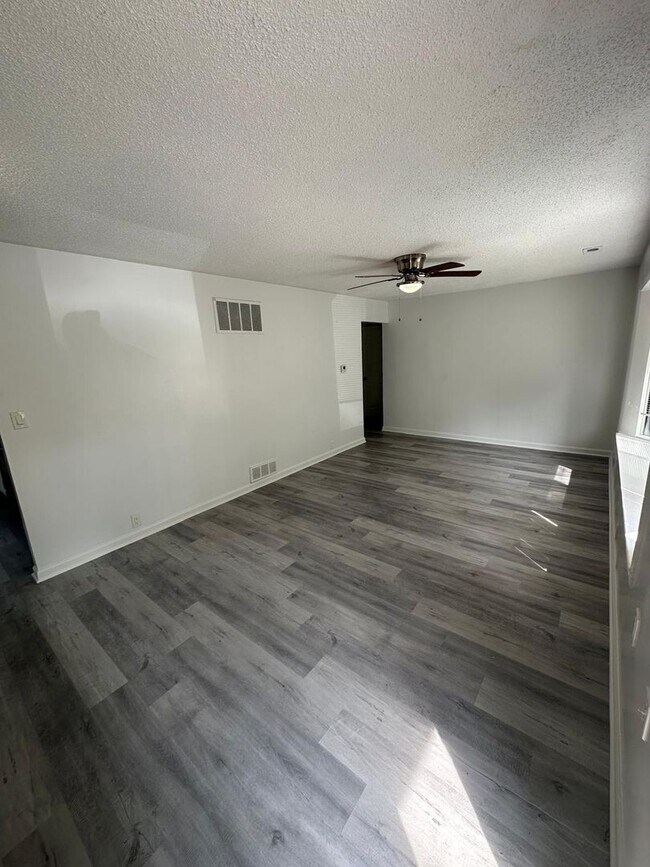 Building Photo - 4 bedroom 1 bath