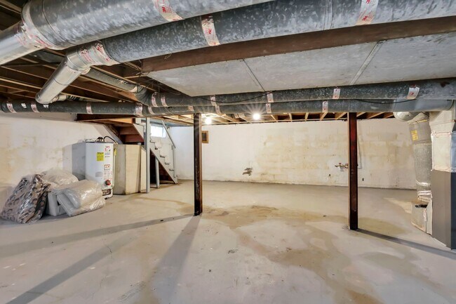 Building Photo - 397 S Chase Ave