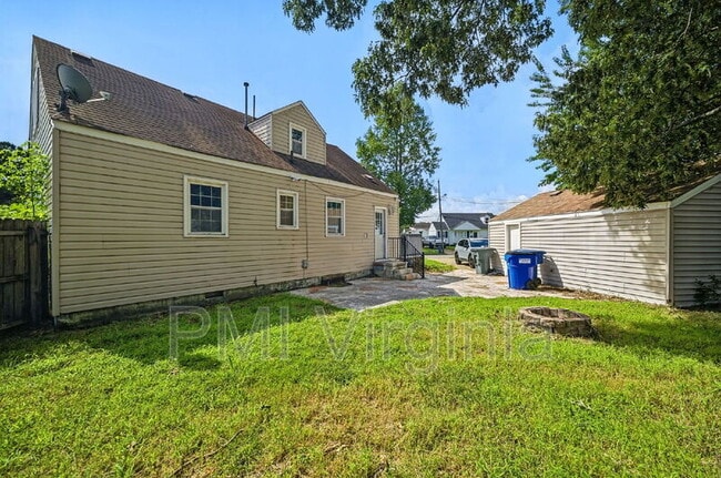 Building Photo - 2312 Calvin Ave