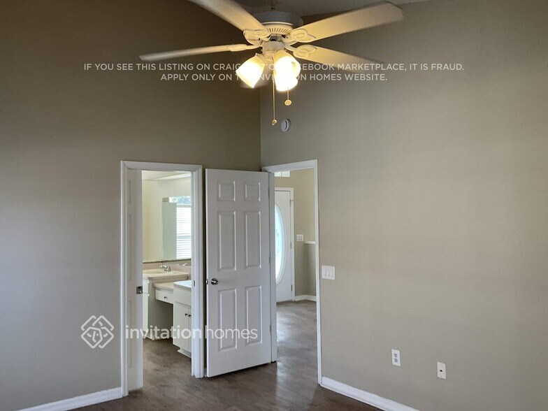 Building Photo - 9741 Reynosa Dr