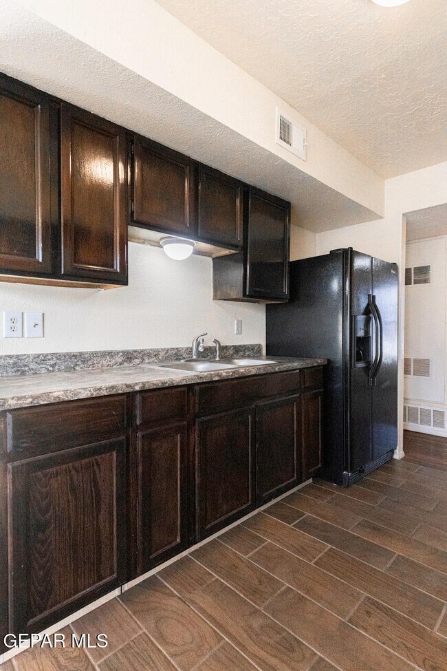 Building Photo - 10545 Palomino St