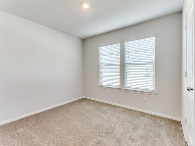 Building Photo - 233 Abingdon St