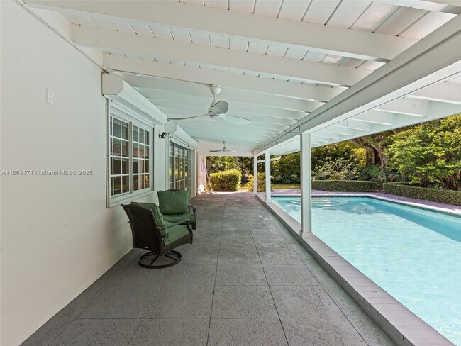 Building Photo - 9310 SW 70th Ave
