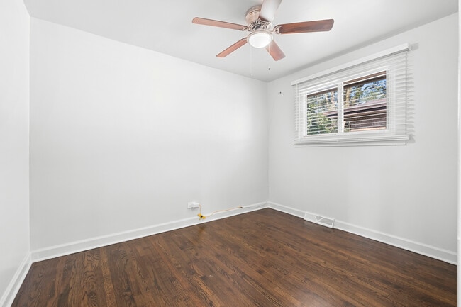 Building Photo - 251 Hickory St