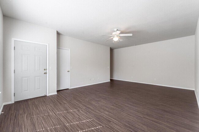 Building Photo - Milliken Duplex