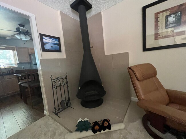 Building Photo - Fully furnished condo with pool