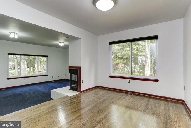 Building Photo - 10373 Currycomb Ct